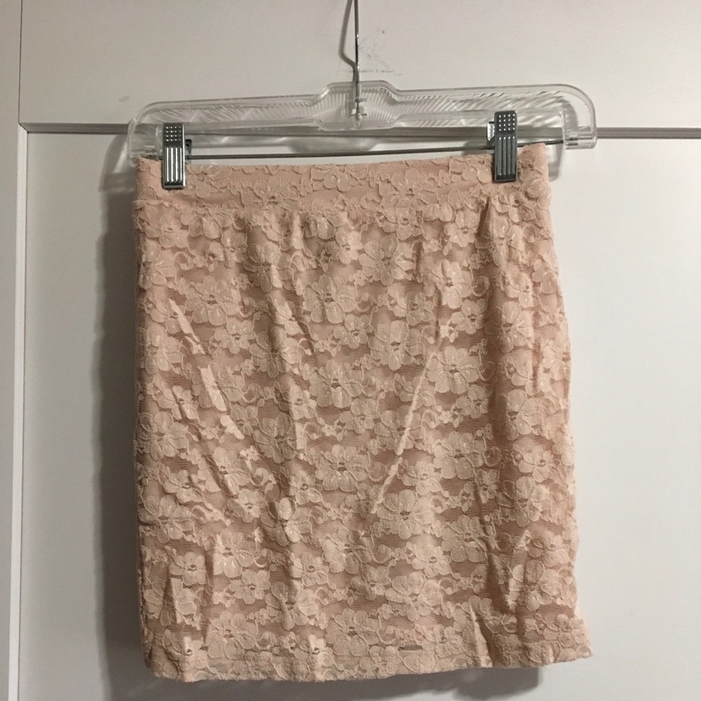 🔥2 for $15🔥 Forever 21 blush lace bodycon skirt.